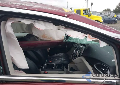 2017 Chrysler Pacifica Touring-L Plus z USA, uszkodzony, nr VIN 2C4RC1EG1HR736134